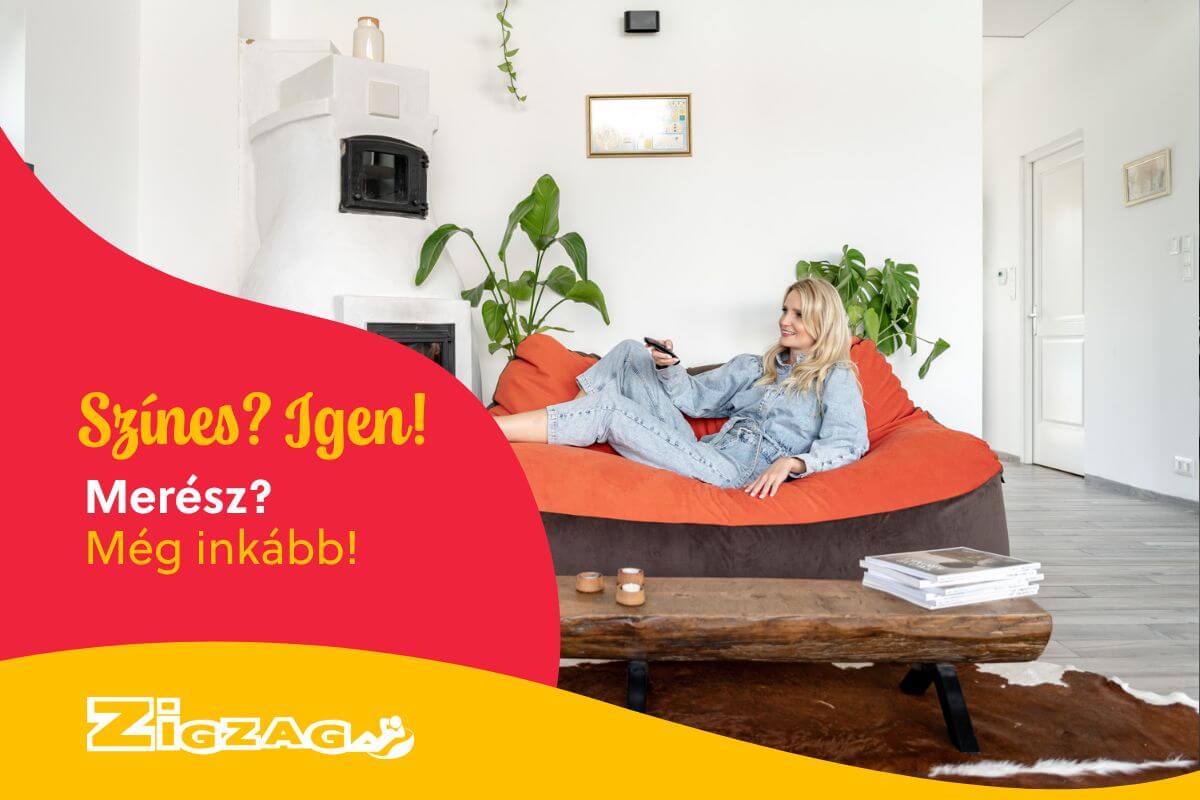 ZigZag babzsák a nappaliban a legújabb lakberendezési tippek szerint, narancssárga színben.
